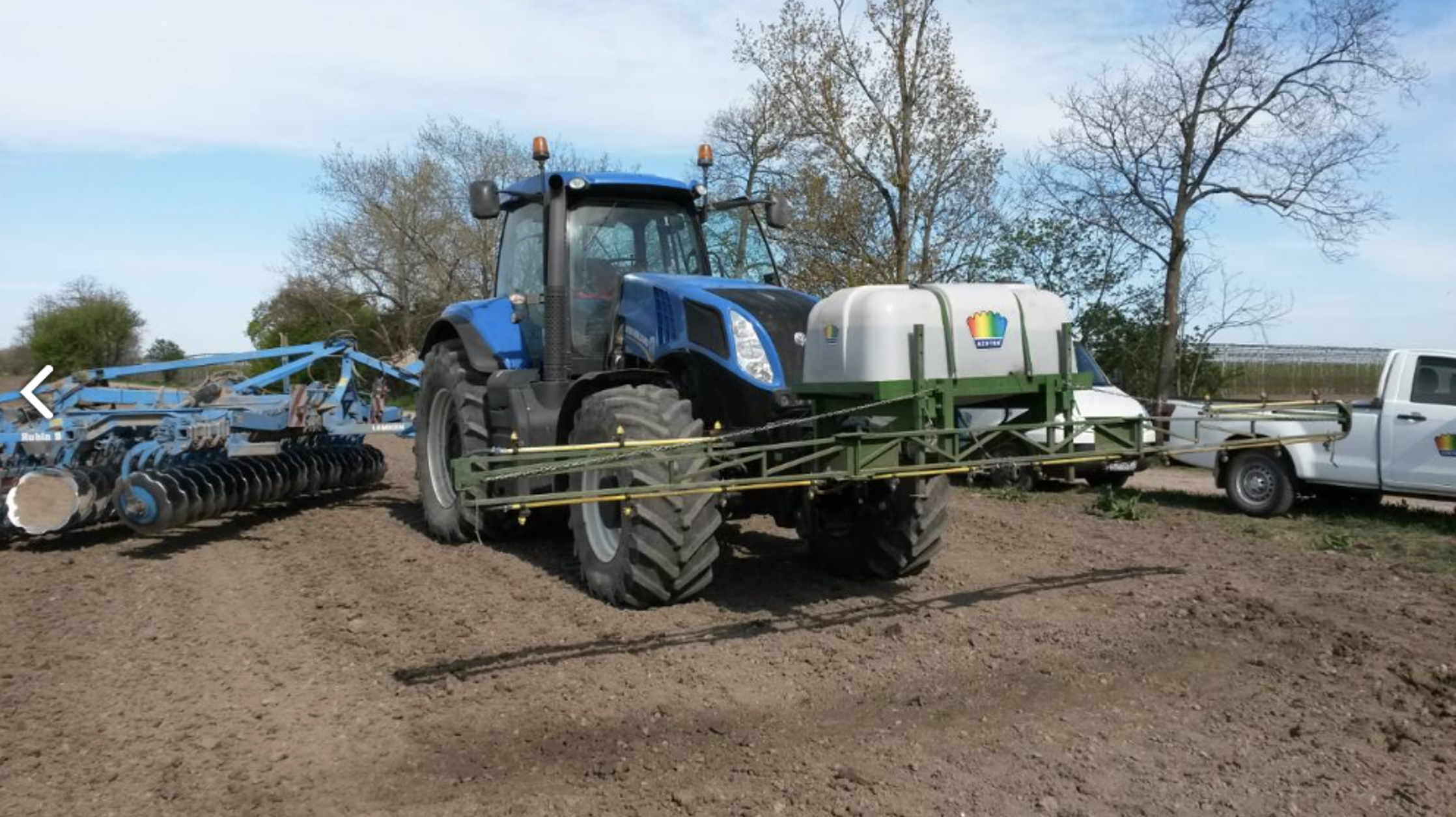 Aplikácia bakteriálneho hnojiva AZOTER® čelným aplikátorom pri predsejbovej príprave pôdy pod kukuricu.